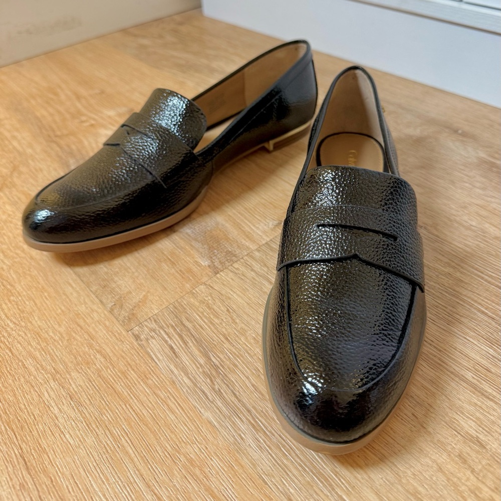 Calvin Klein Celia Black Gold Pebbled Patent Loafers NWOT 8